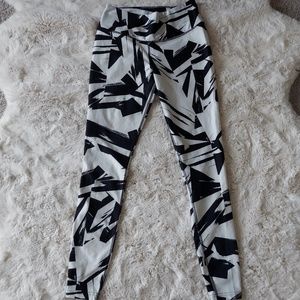 Nike Dri-Fit Black and White pattern leggings